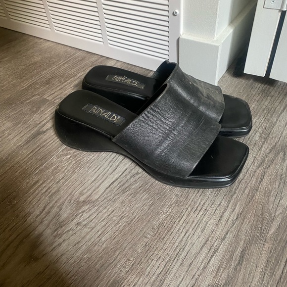 BLACK PLATFORM SANDALS - Picture 2 of 4